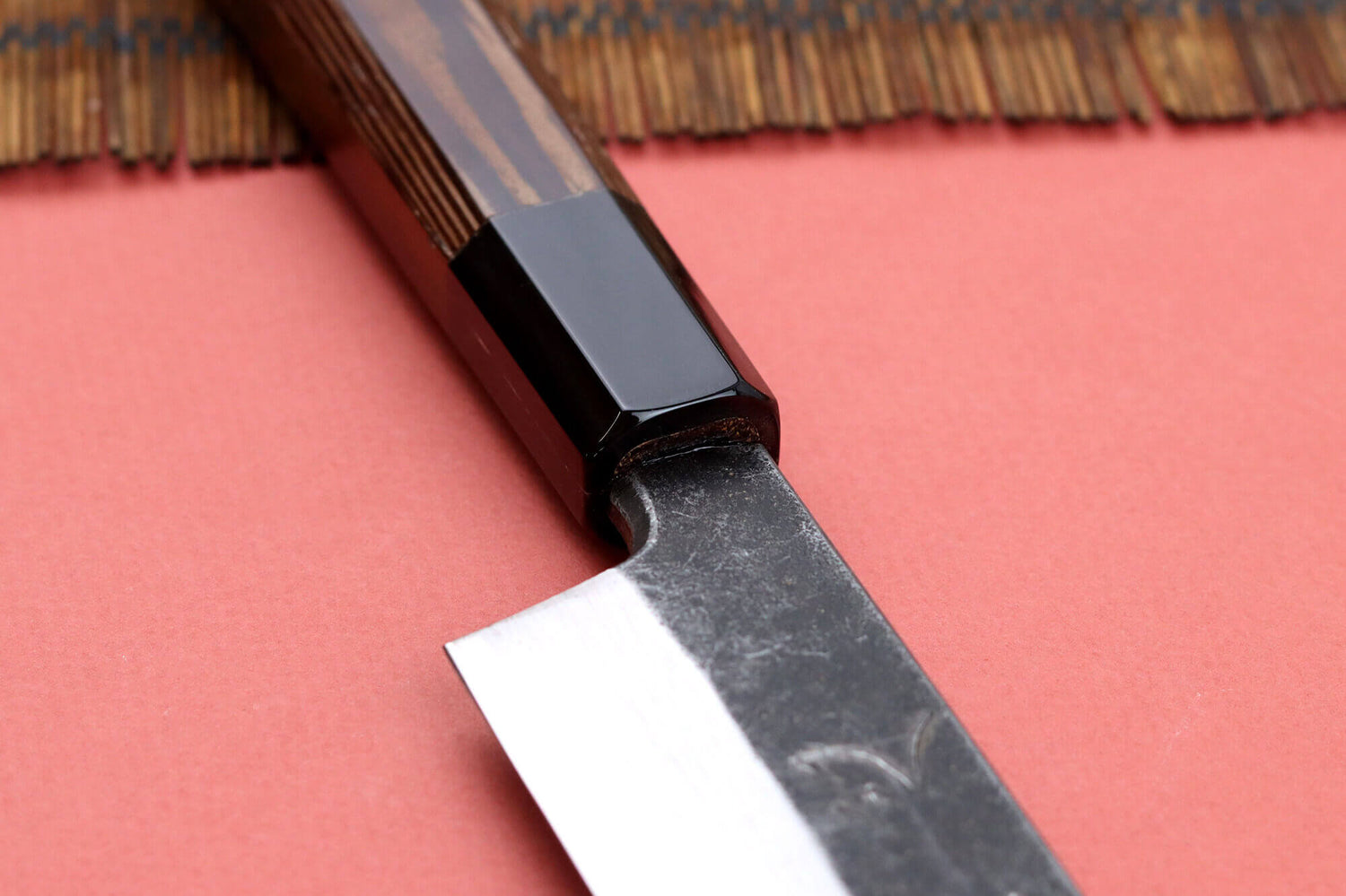 Couteau yanagiba 33cm japonais artisanal Hatsukokoro Shirasagi manche en wengé