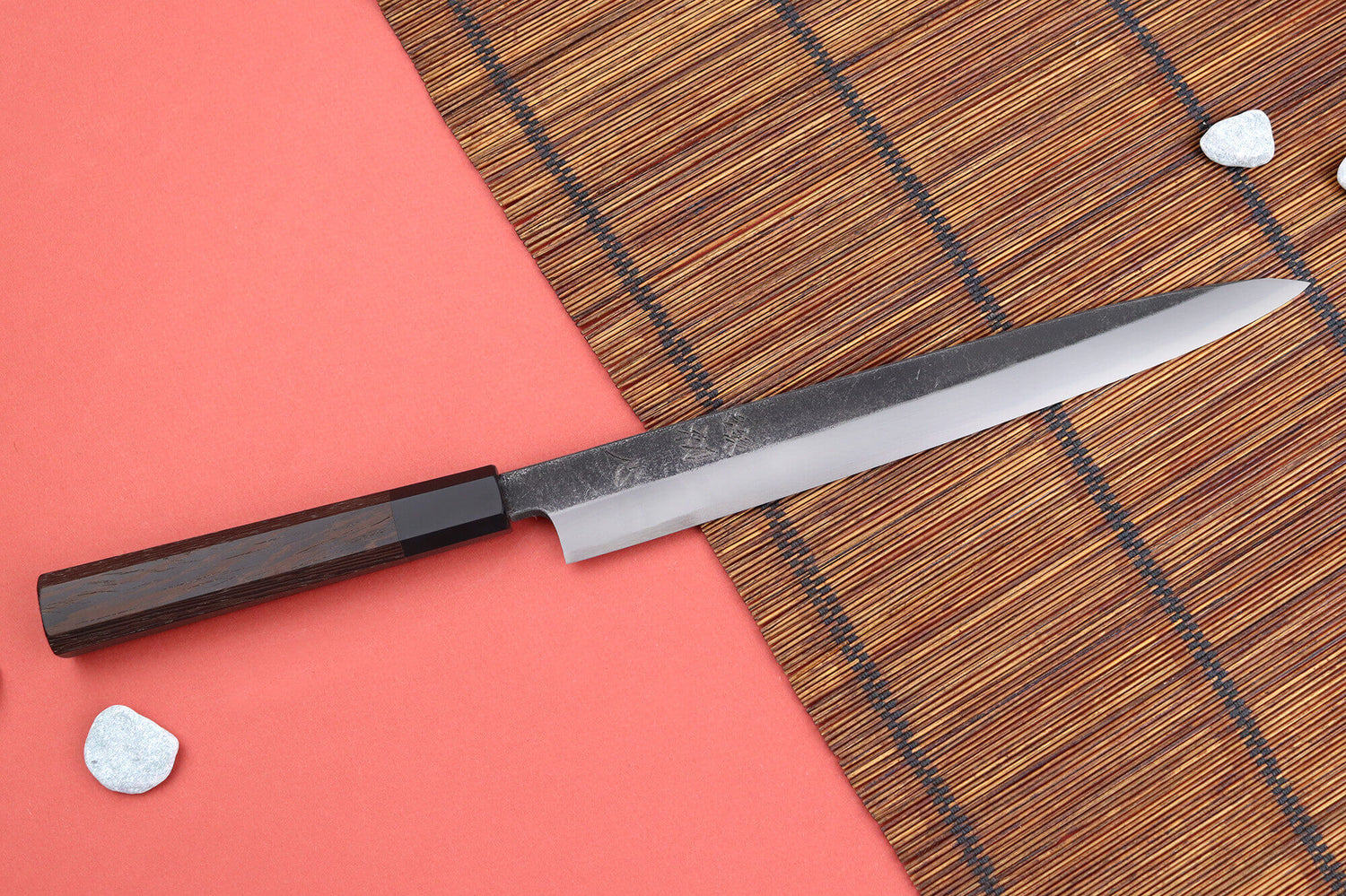 Couteau yanagiba 27cm japonais artisanal Hatsukokoro Shirasagi manche en wengé