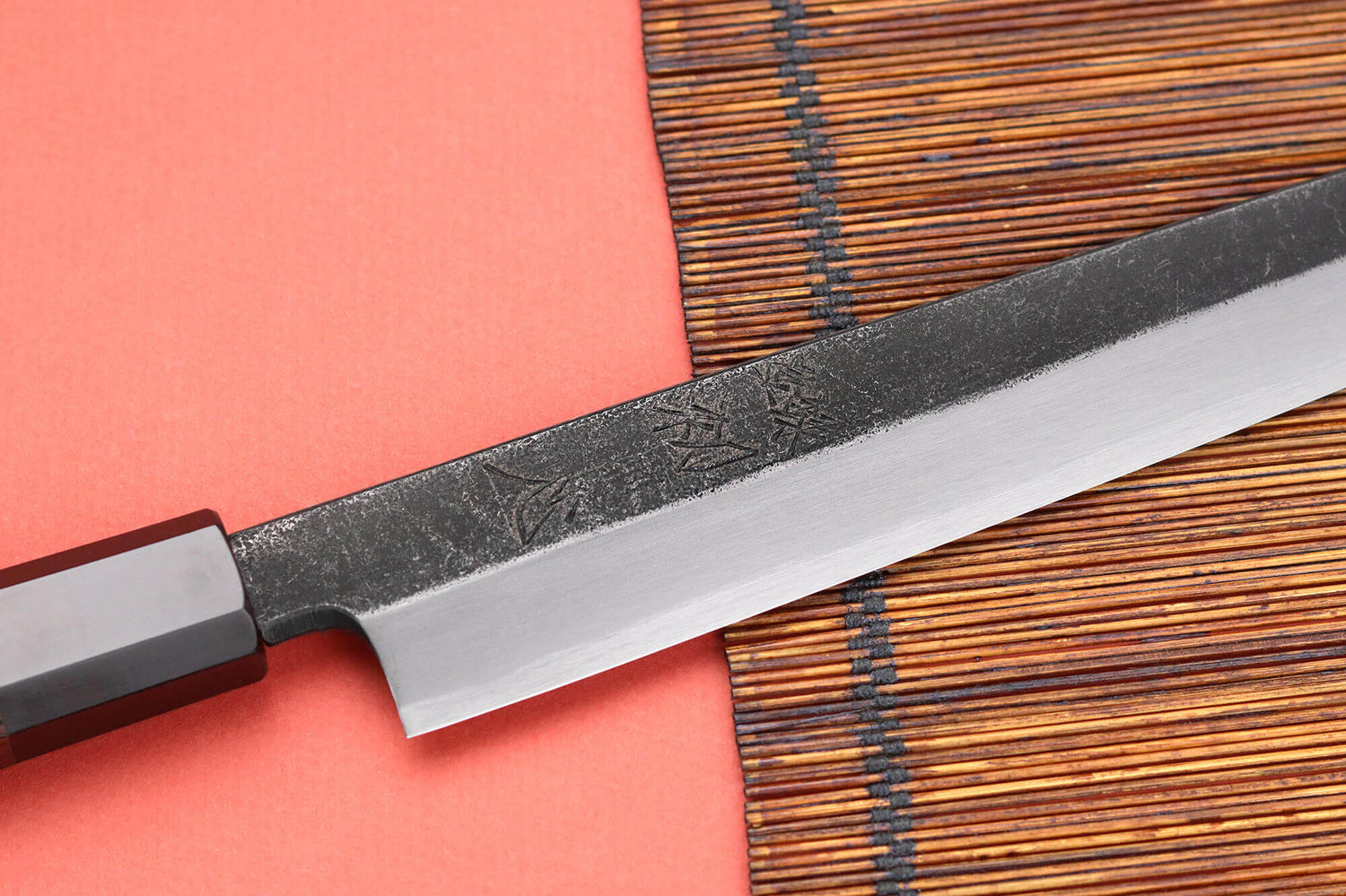 Couteau yanagiba 27cm japonais artisanal Hatsukokoro Shirasagi manche en wengé