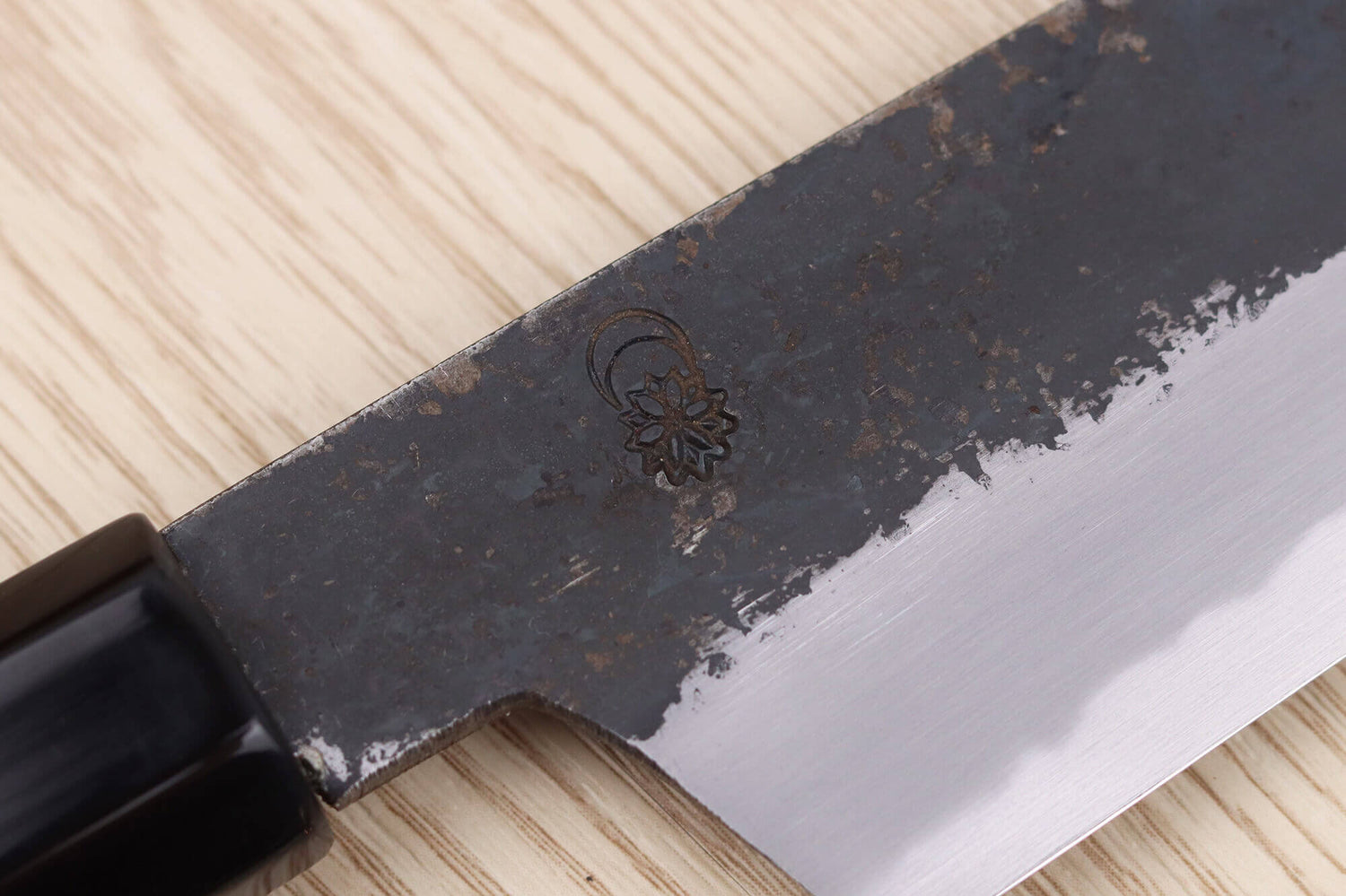 Couteau kiritsuke 21cm japonais artisanal Sakai Kikumori Kikuzuki Kuro