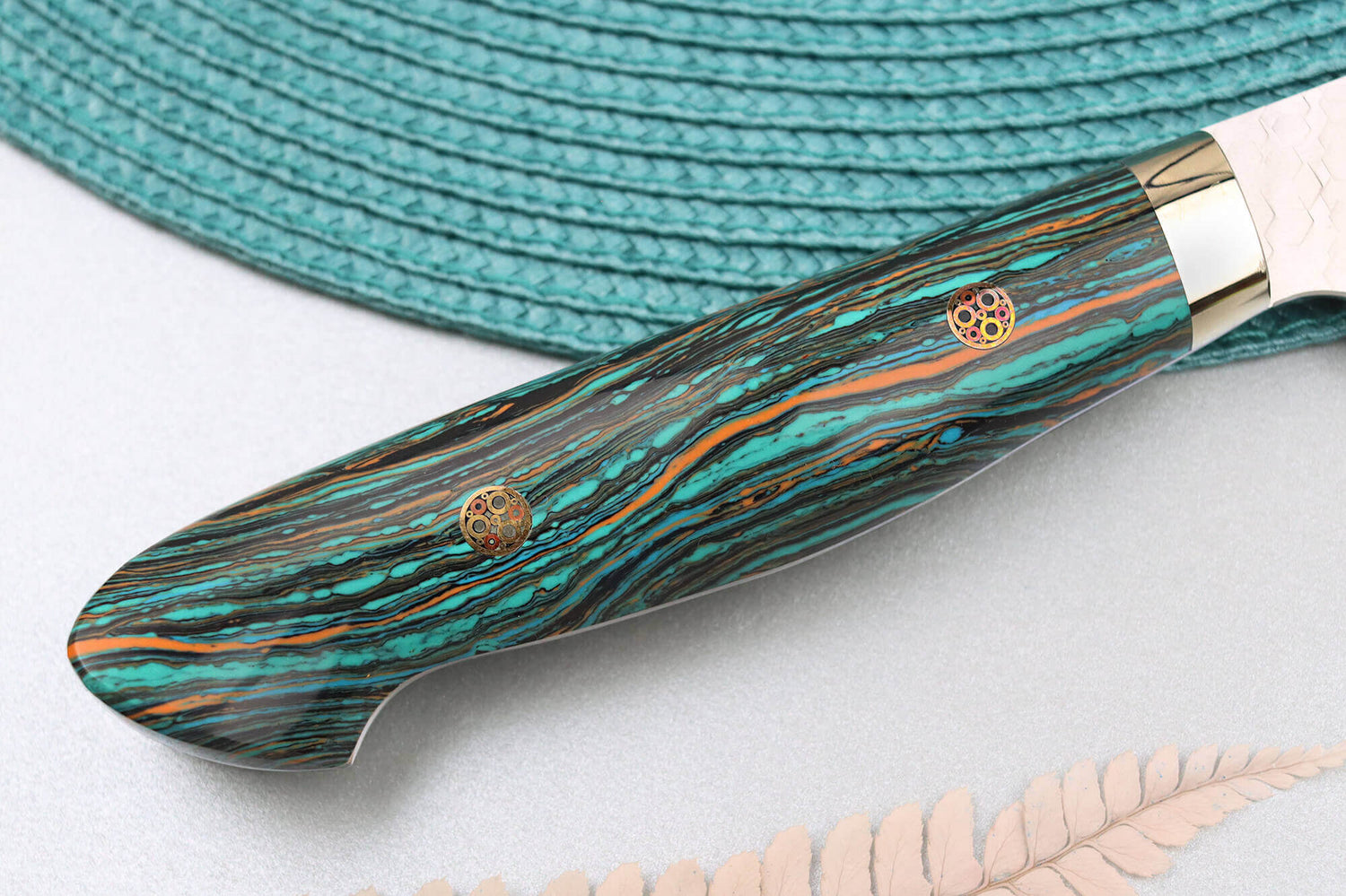 Couteau de chef 21cm japonais artisanal Nigara Hamono Migaki Tsuchime SG2 manche en turquoise