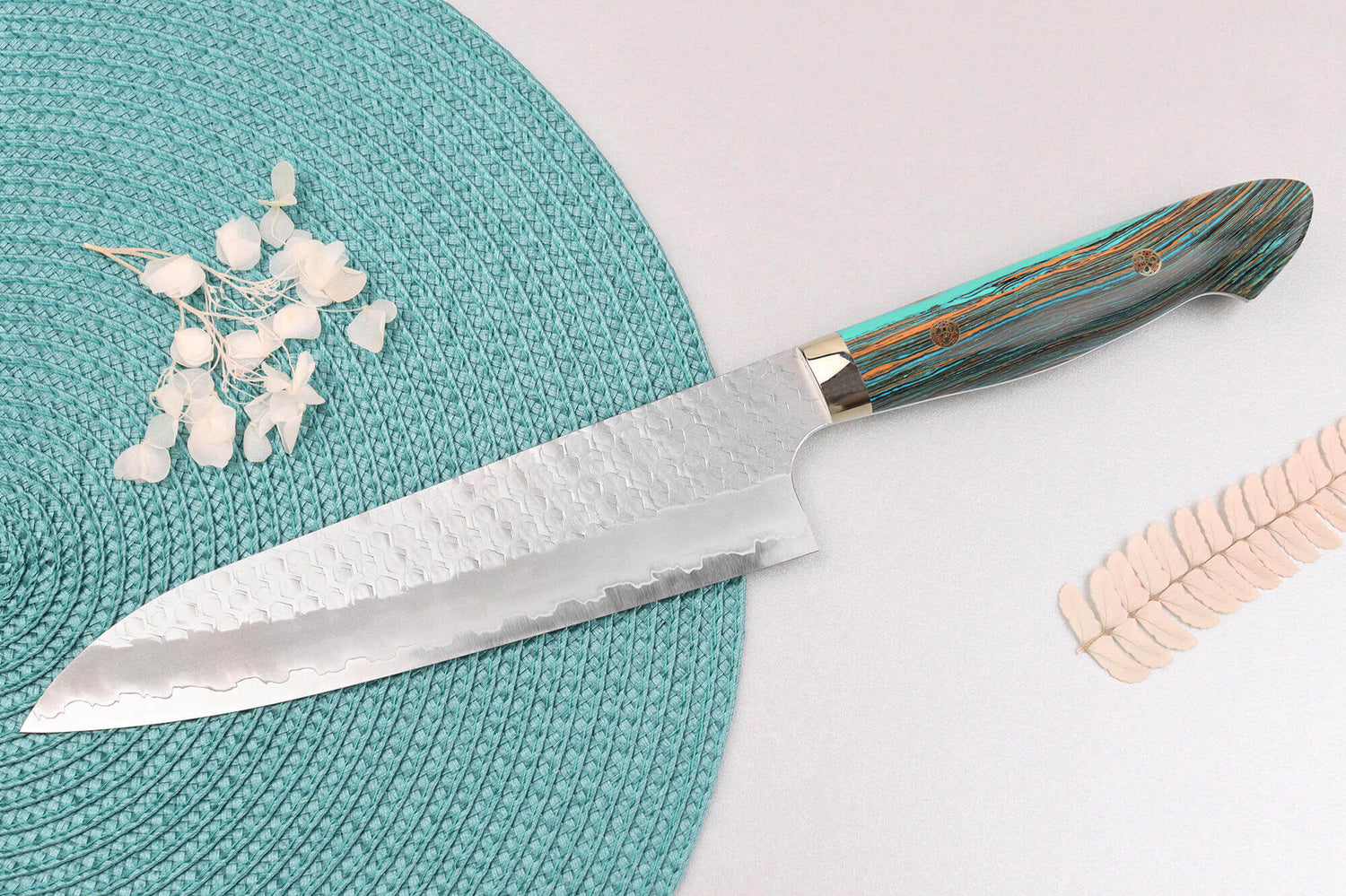 Couteau de chef 21cm japonais artisanal Nigara Hamono Migaki Tsuchime SG2 manche en turquoise