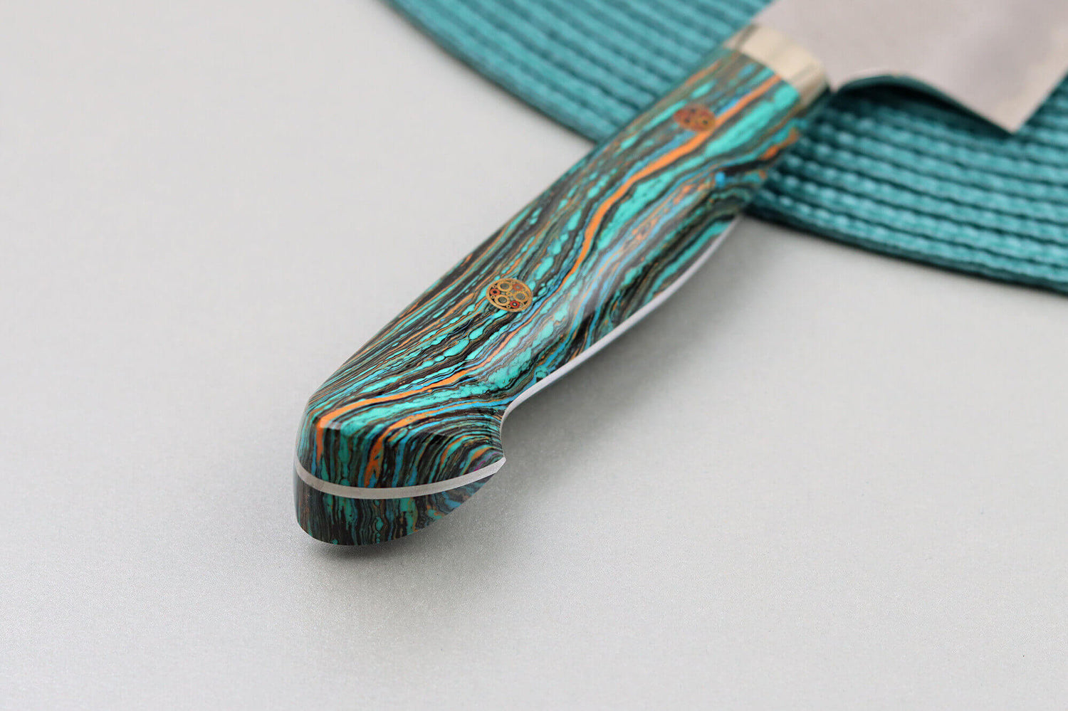 Couteau de chef 21cm japonais artisanal Nigara Hamono Migaki Tsuchime SG2 manche en turquoise