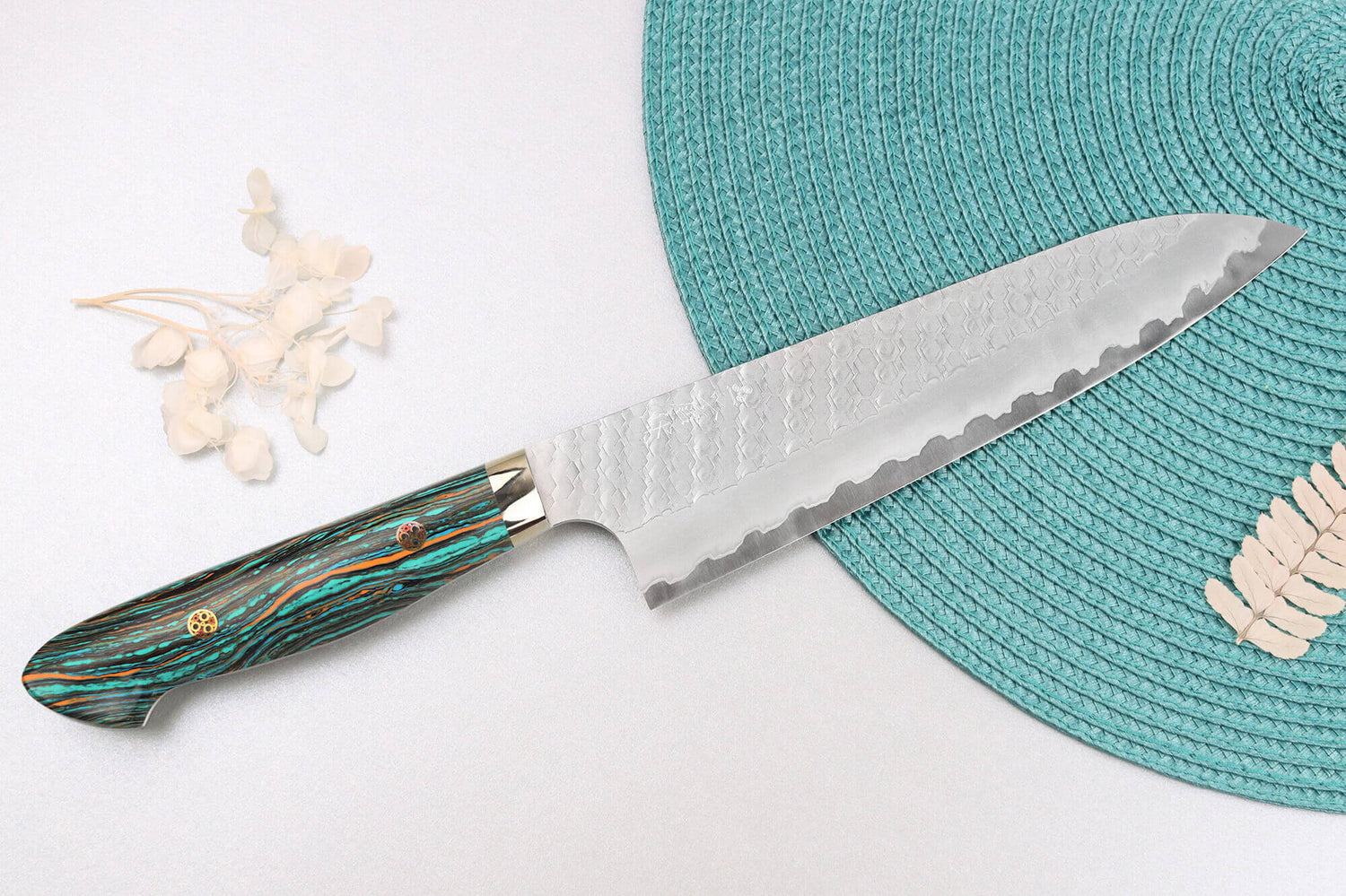 Couteau de chef 21cm japonais artisanal Nigara Hamono Migaki Tsuchime SG2 manche en turquoise