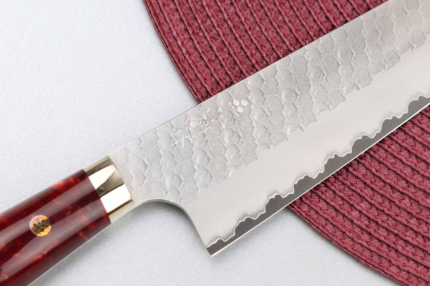 Couteau de chef 21cm japonais artisanal Nigara Hamono Migaki Tsuchime SG2 manche en acrylique
