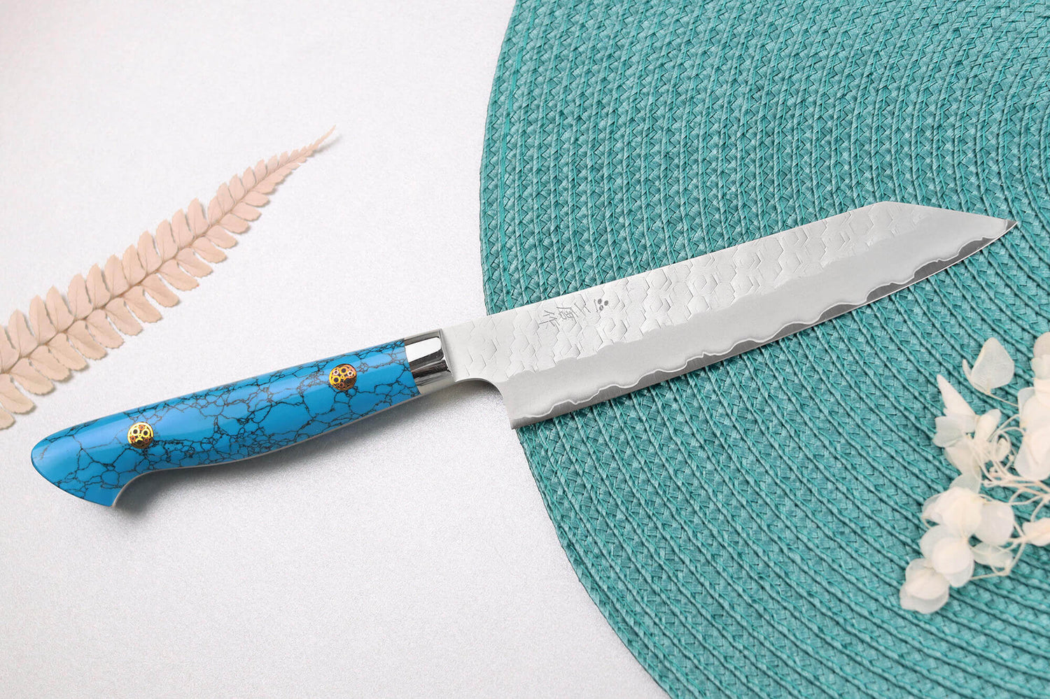 Couteau universel 15cm japonais artisanal Nigara Hamono Migaki Tsuchime SG2 manche en turquoise