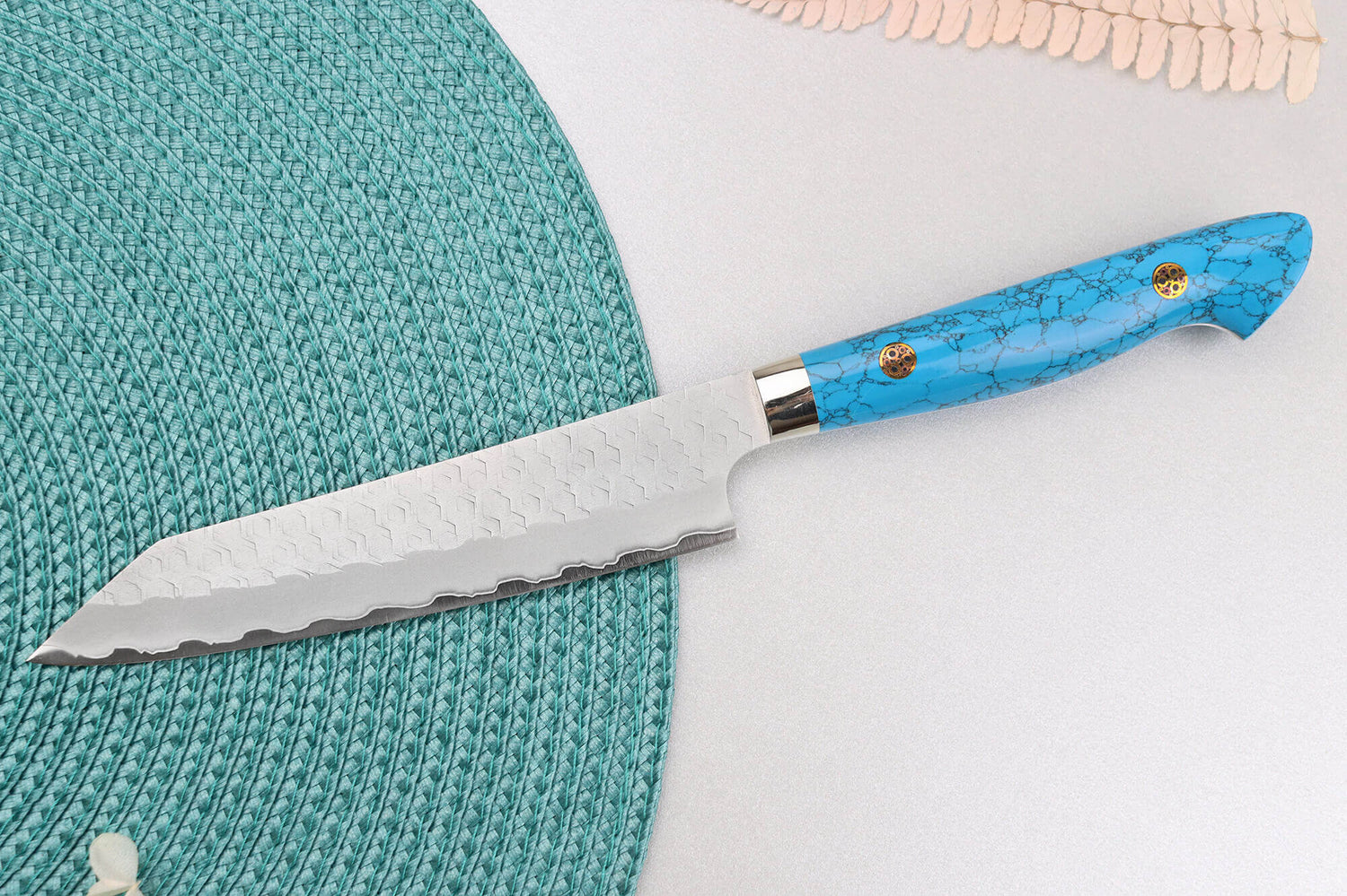 Couteau universel 15cm japonais artisanal Nigara Hamono Migaki Tsuchime SG2 manche en turquoise