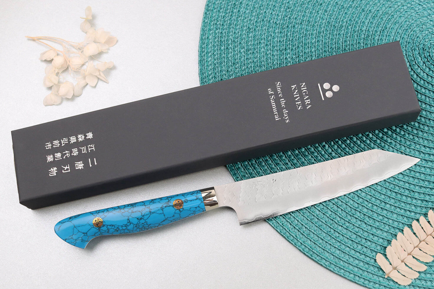 Couteau universel 15cm japonais artisanal Nigara Hamono Migaki Tsuchime SG2 manche en turquoise