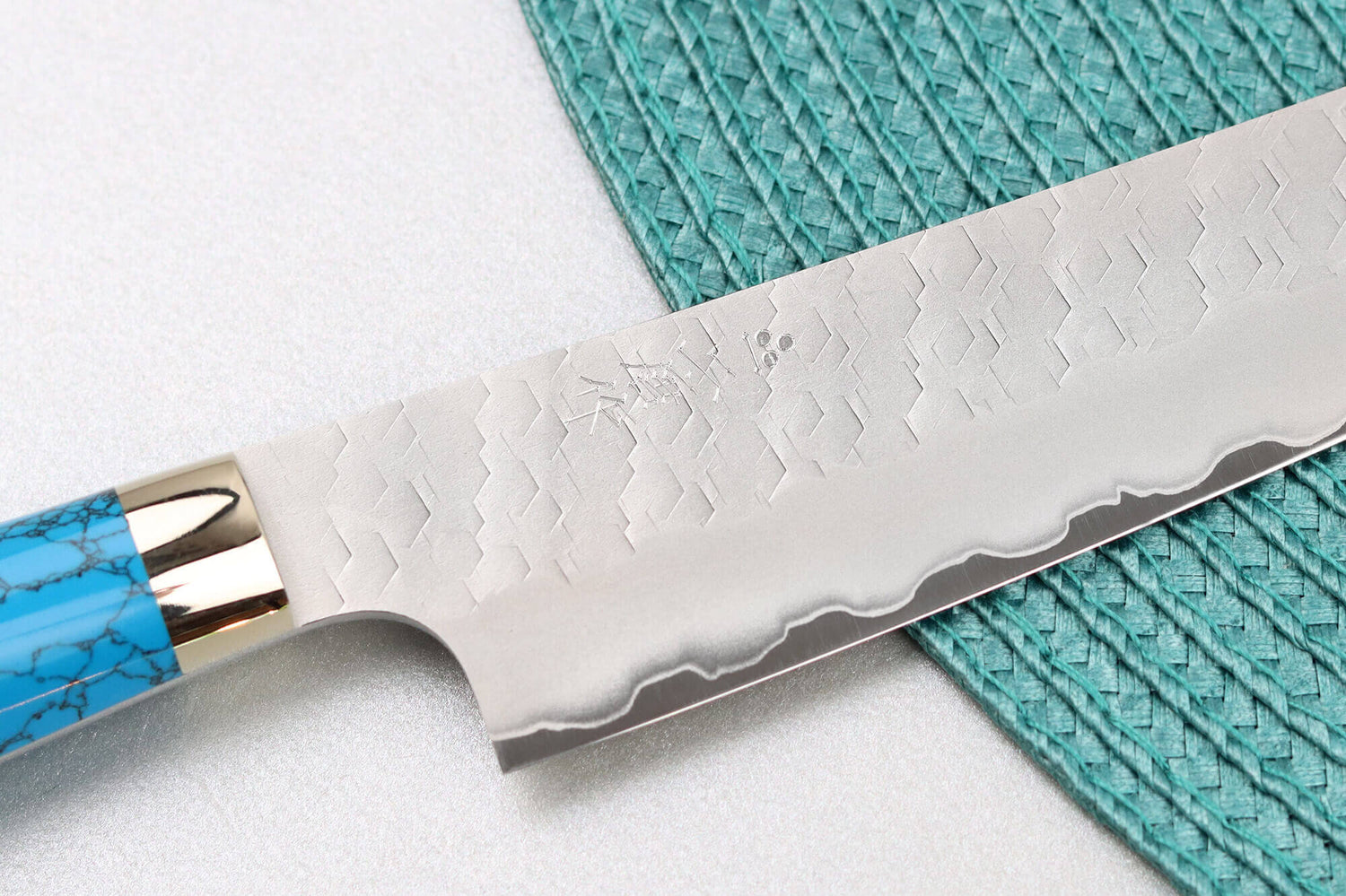 Couteau universel 15cm japonais artisanal Nigara Hamono Migaki Tsuchime SG2 manche en turquoise