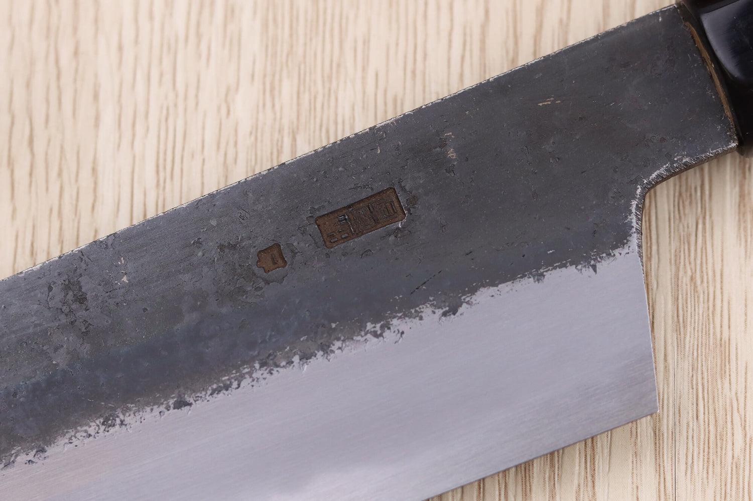 Couteau santoku 18cm japonais artisanal Sakai Kikumori Kikuzuki Kuro