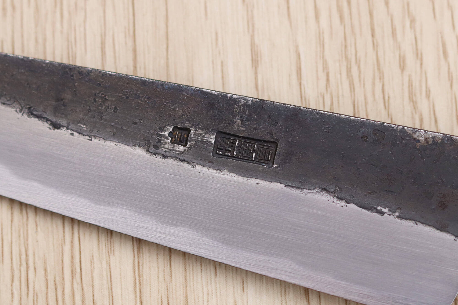 Couteau kiritsuke universel 13,5cm japonais artisanal Sakai Kikumori Kikuzuki Kuro