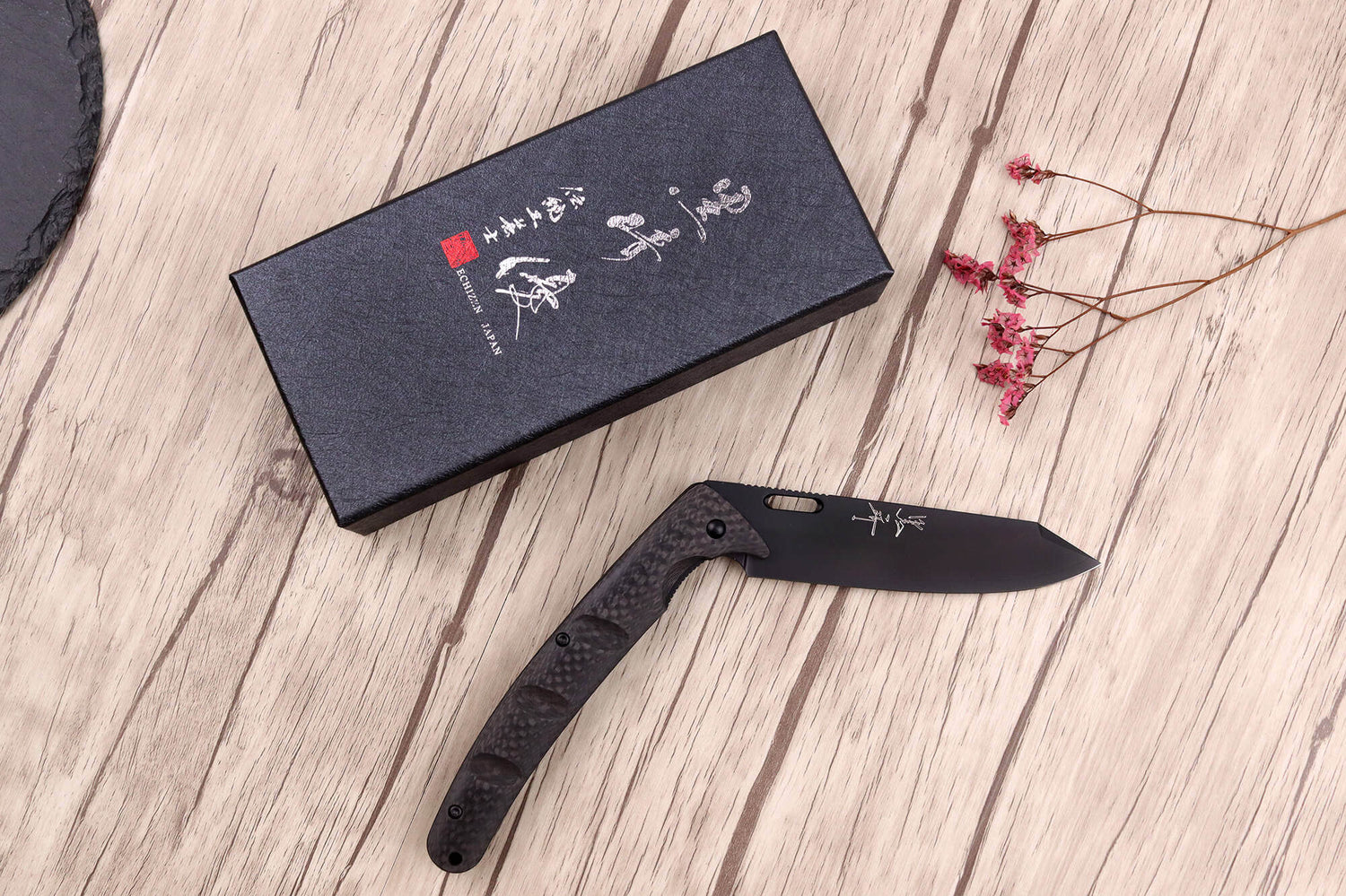 Couteau pliant japonais Yu Kurosaki Kurohyo SG2 manche en fibre de carbone 13,2cm