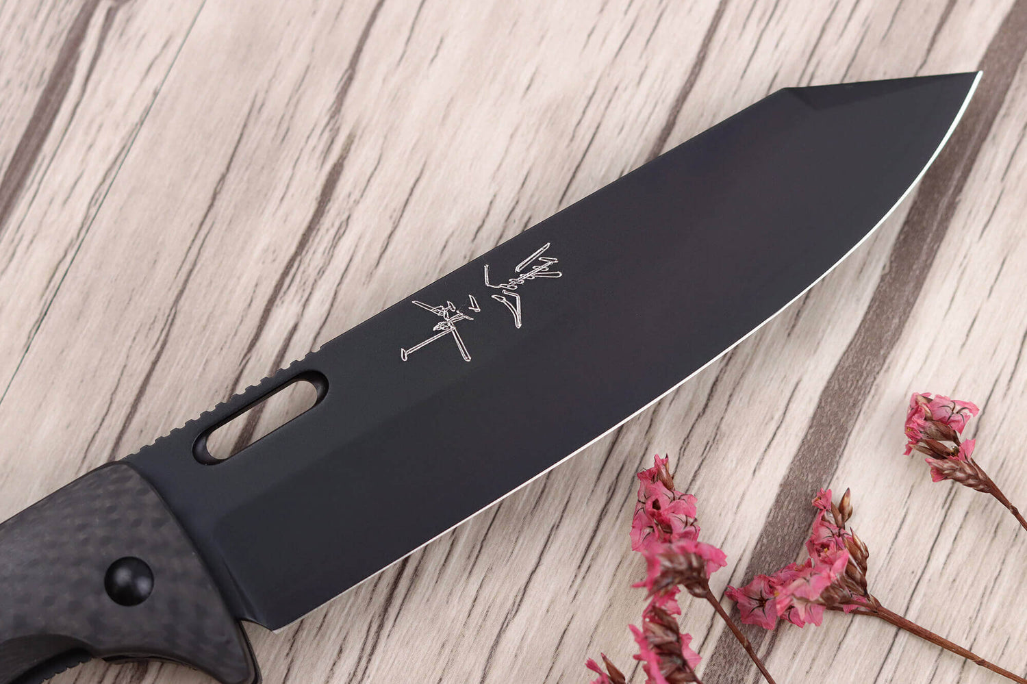 Couteau pliant japonais Yu Kurosaki Kurohyo SG2 manche en fibre de carbone 13,2cm