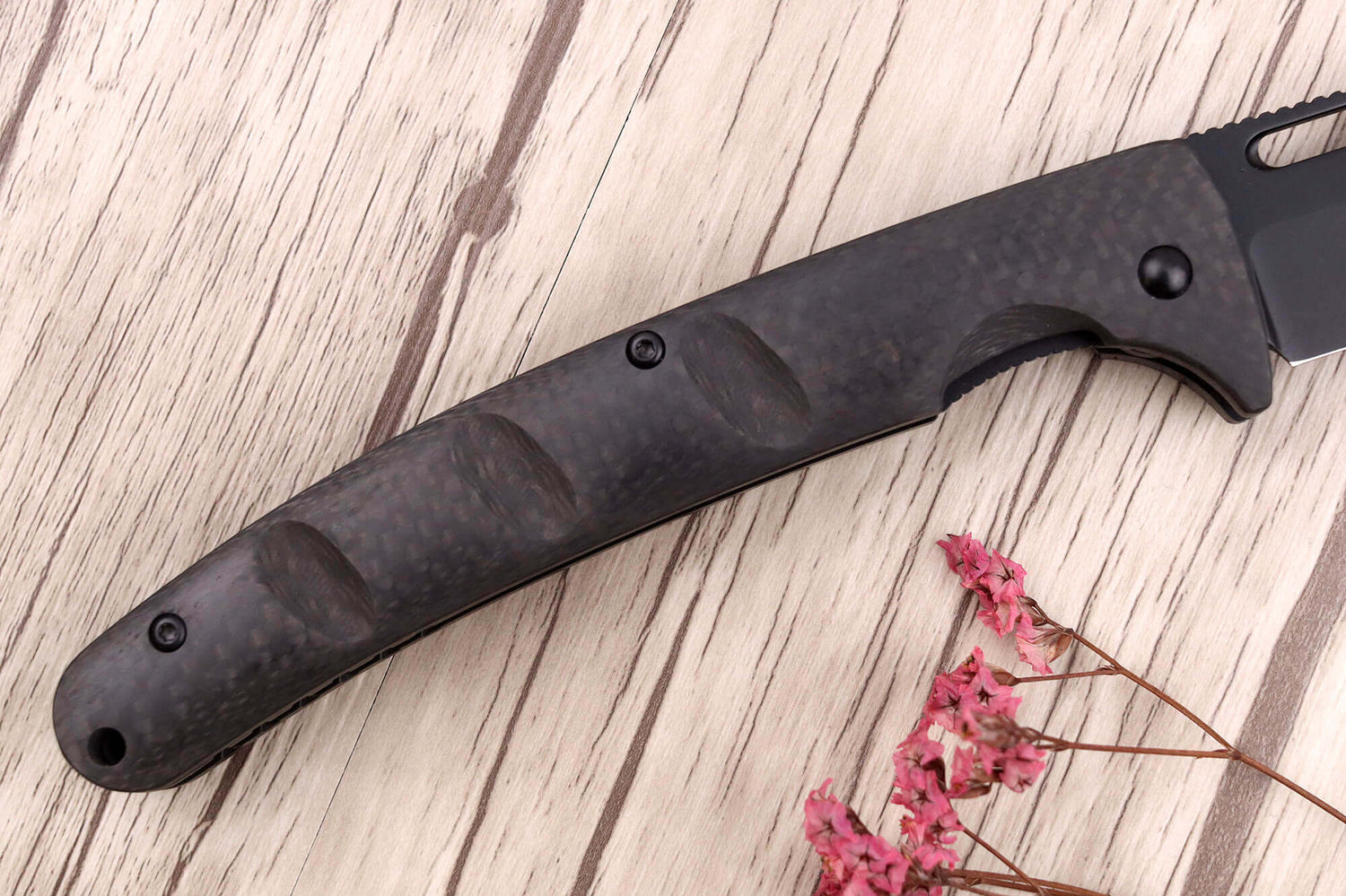 Couteau pliant japonais Yu Kurosaki Kurohyo SG2 manche en fibre de carbone 13,2cm