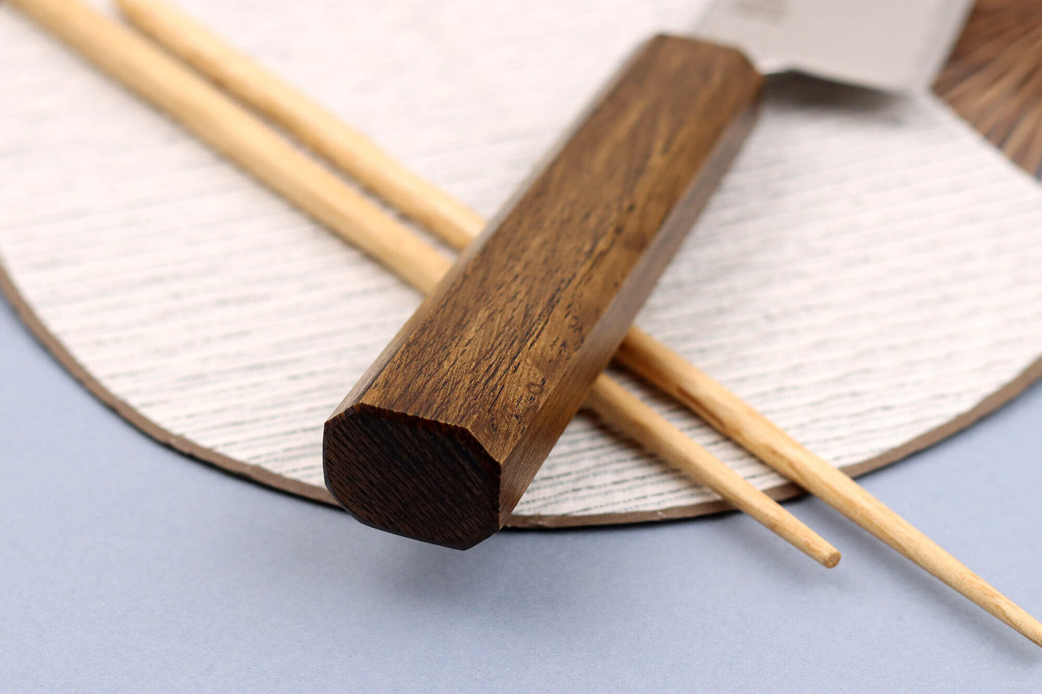 Couteau bunka japonais artisanal Wusaki Unagi AUS10 damas 17,5cm manche chêne