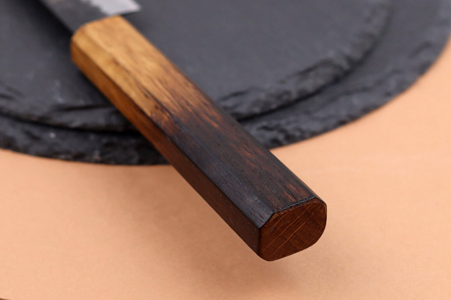 Couteau universel 13,5cm japonais artisanal Yuzo Black AS chêne brûlé