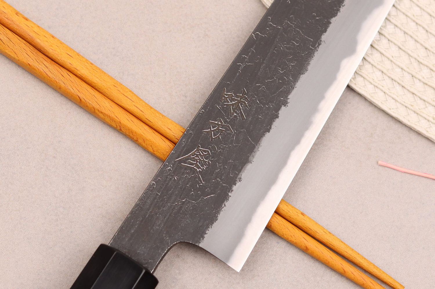 Couteau sujihiki 24cm japonais artisanal Hinoura Mutsumi Ajikataya Black Nashiji