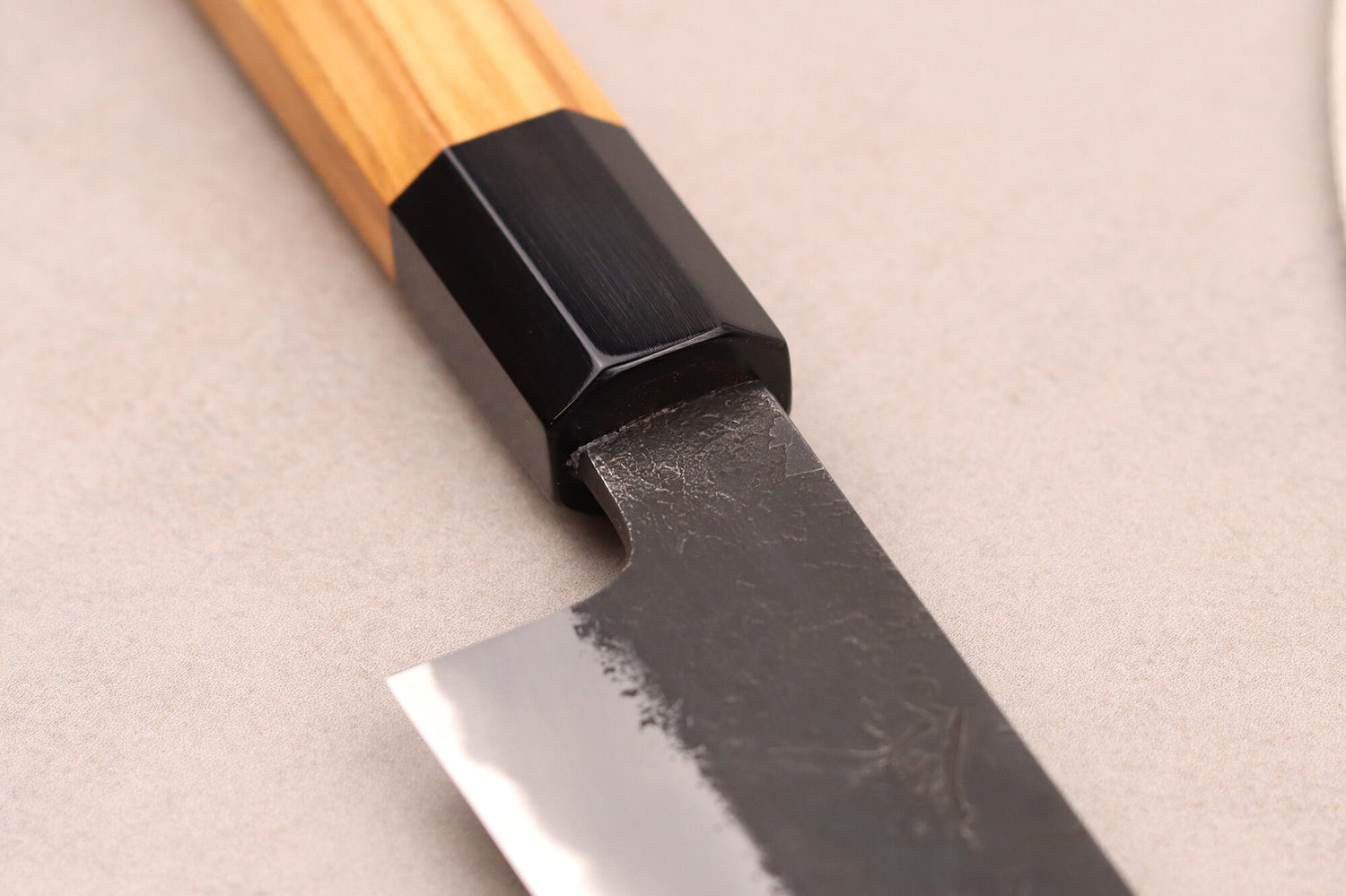 Couteau sujihiki 27cm japonais artisanal Hinoura Mutsumi Ajikataya Black Nashiji