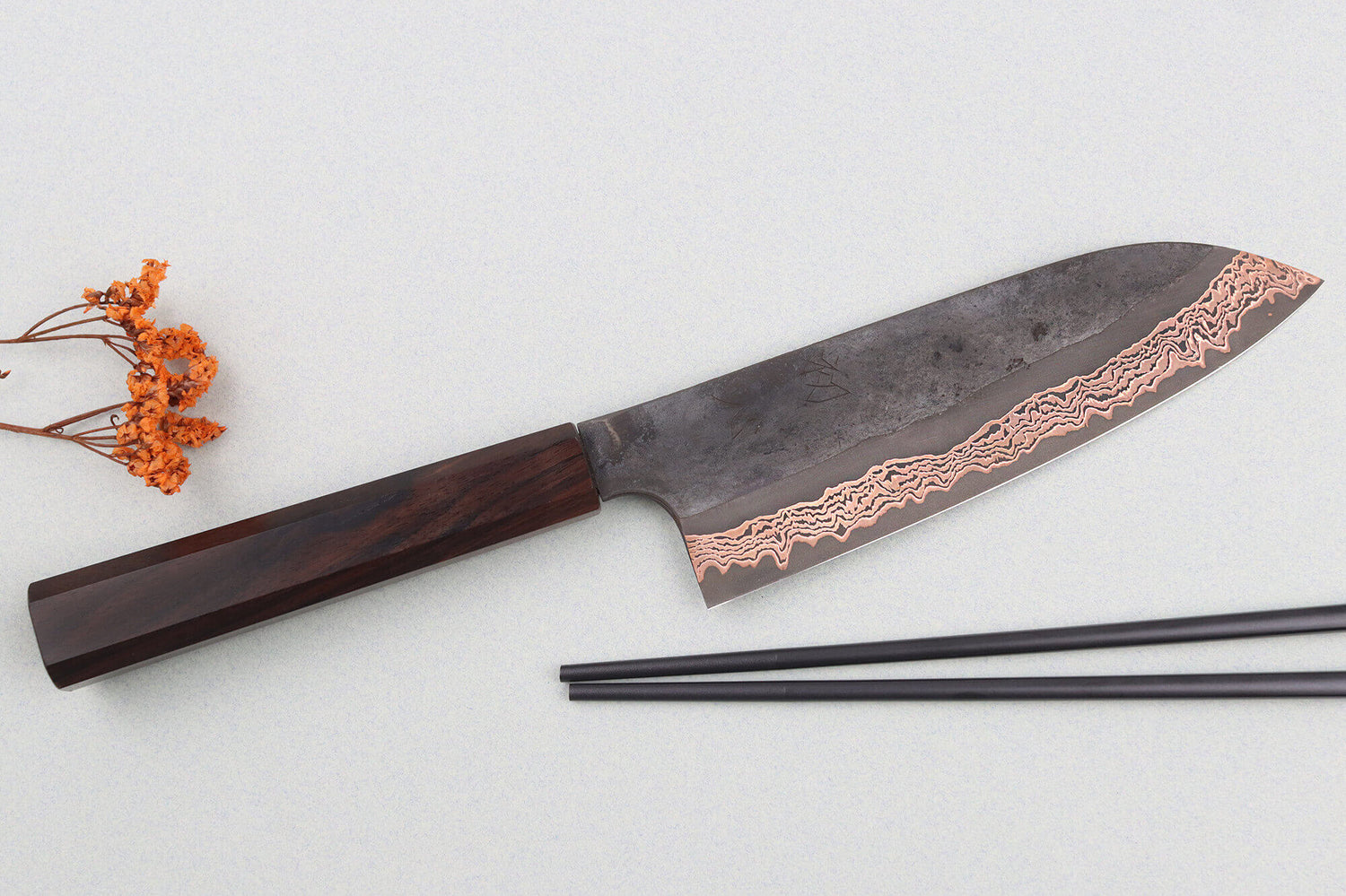 Couteau santoku 18cm japonais artisanal Hatsukokoro Yorokobi Kurouchi Damas