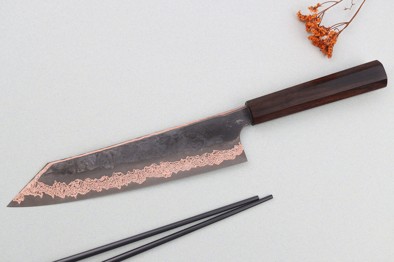 Couteau kiritsuke 24cm japonais artisanal Hatsukokoro Yorokobi Kurouchi Damas
