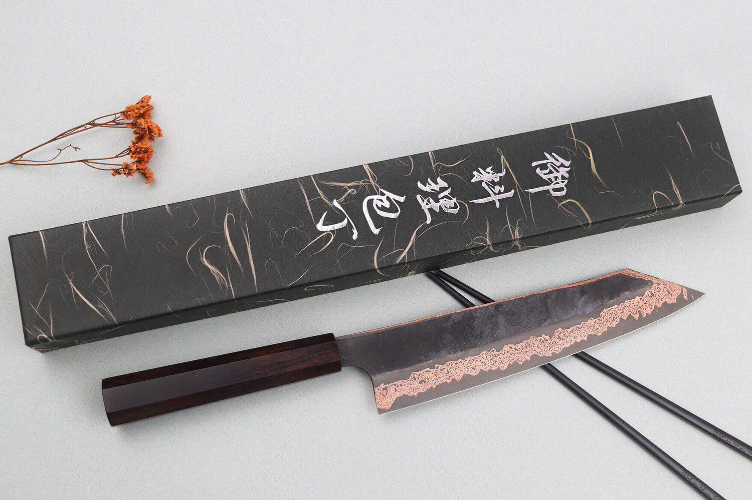 Couteau kiritsuke 24cm japonais artisanal Hatsukokoro Yorokobi Kurouchi Damas