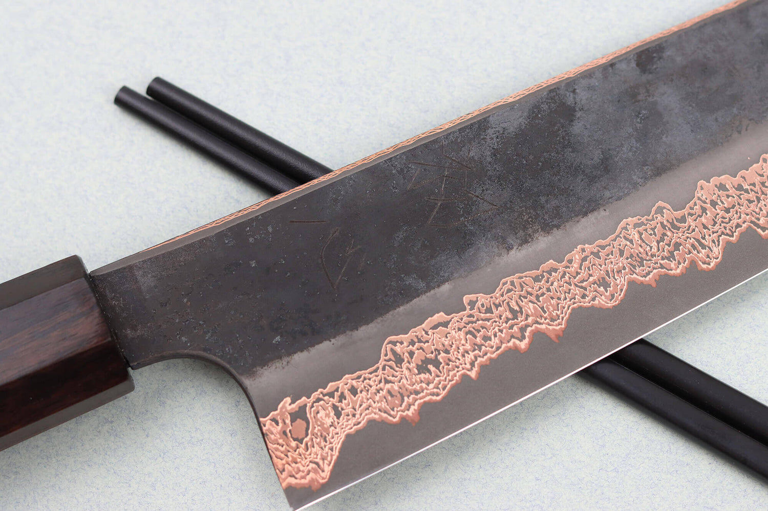 Couteau kiritsuke 24cm japonais artisanal Hatsukokoro Yorokobi Kurouchi Damas