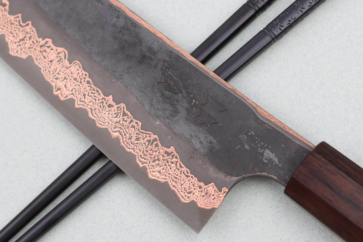 Couteau kiritsuke 24cm japonais artisanal Hatsukokoro Yorokobi Kurouchi Damas