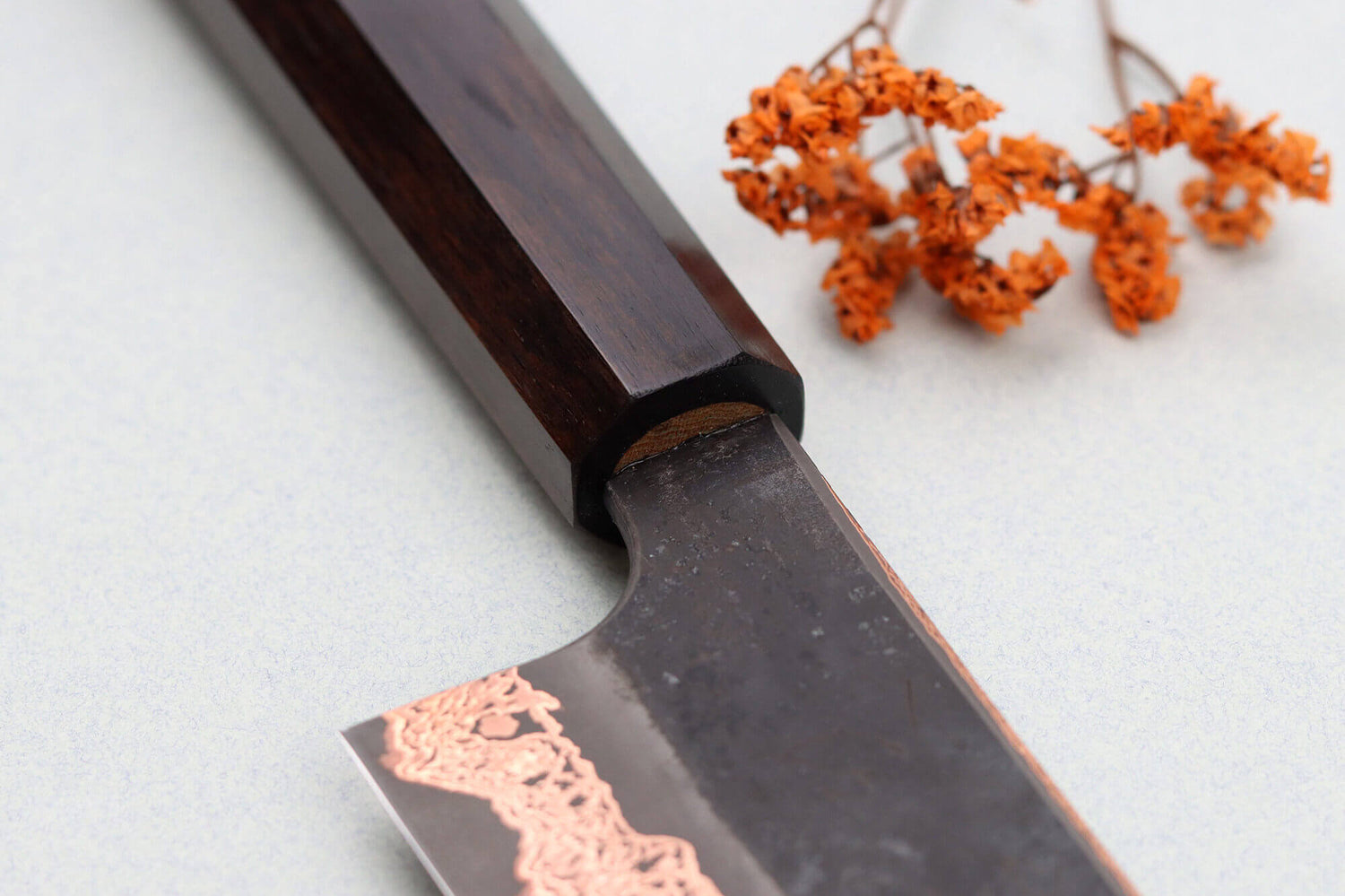 Couteau kiritsuke 24cm japonais artisanal Hatsukokoro Yorokobi Kurouchi Damas