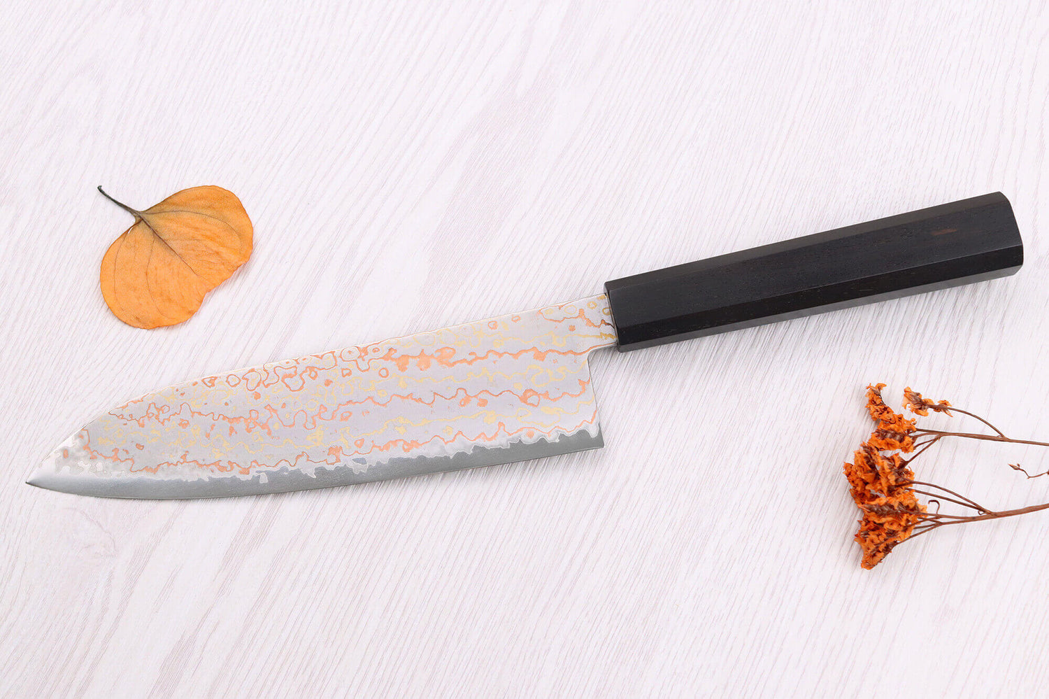 Couteau santoku 18cm japonais artisanal Hatsukokoro Hayabusa Rainbow Damas