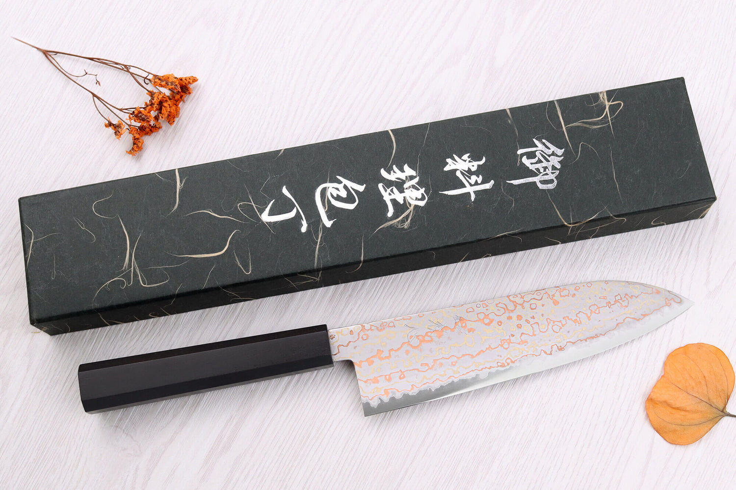Couteau santoku 18cm japonais artisanal Hatsukokoro Hayabusa Rainbow Damas