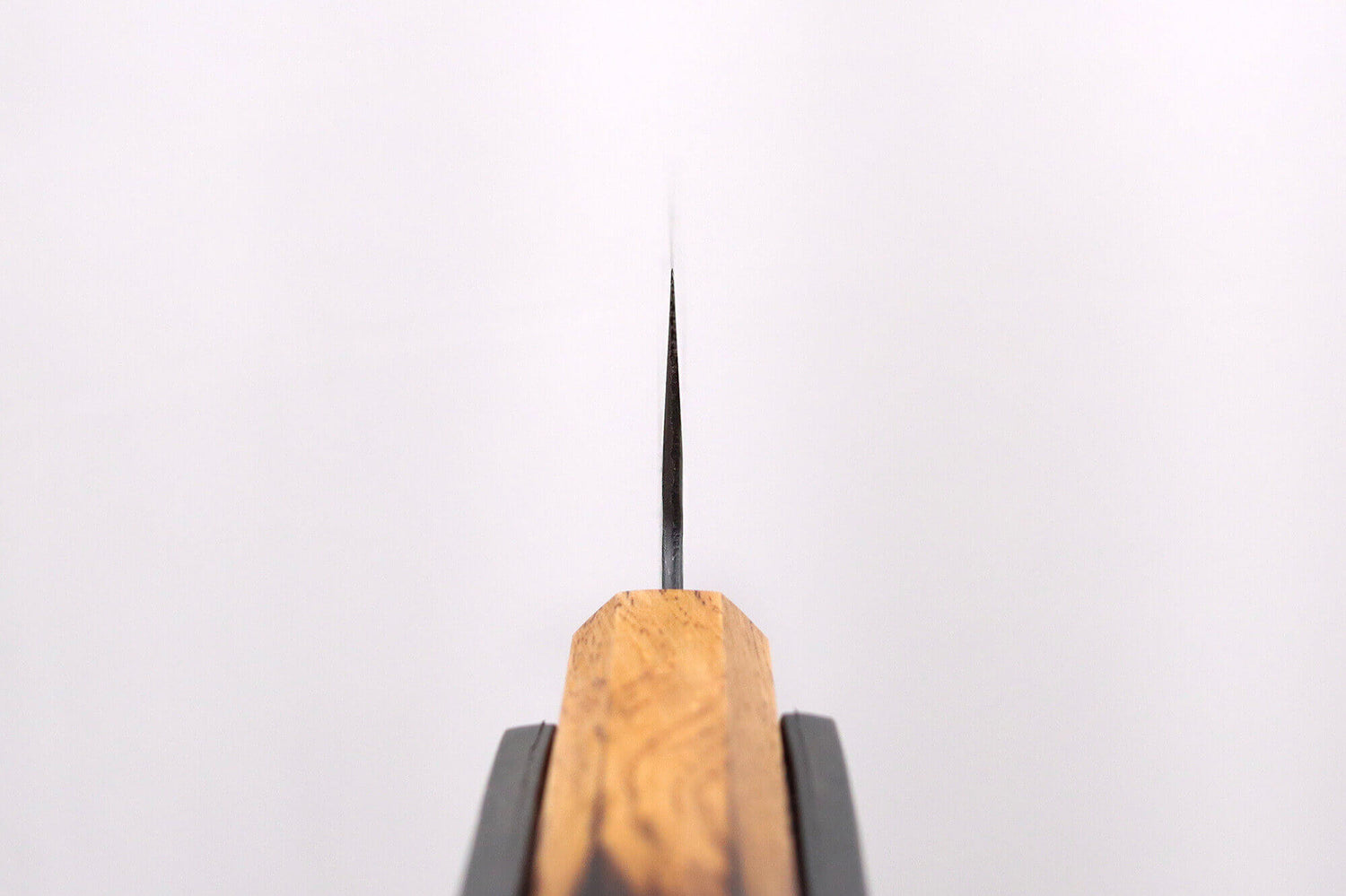 Couteau de chef 21cm japonais artisanal Yuzo Black AS chêne brûlé