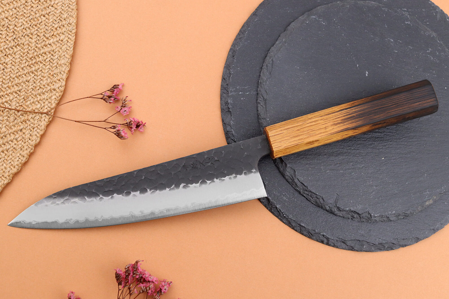 Couteau de chef 18cm japonais artisanal Yuzo Black AS chêne brûlé