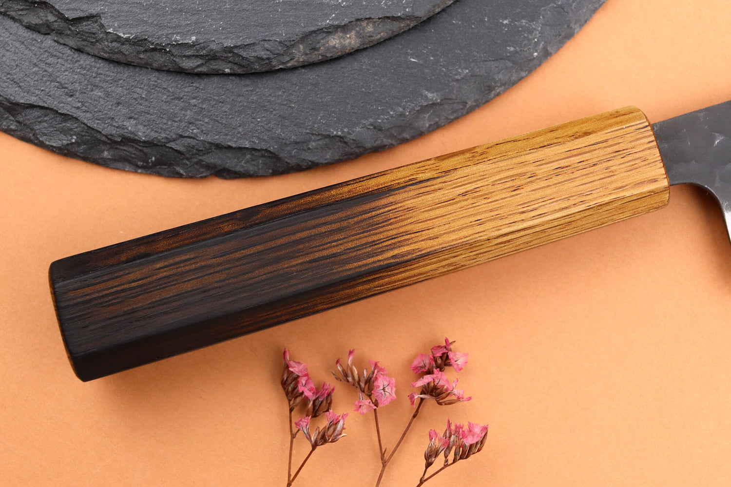 Couteau de chef 18cm japonais artisanal Yuzo Black AS chêne brûlé