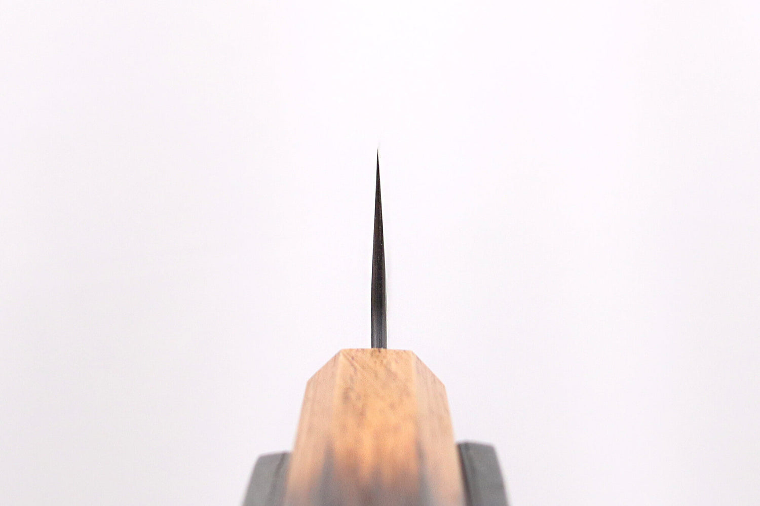 Couteau de chef 18cm japonais artisanal Yuzo Black AS chêne brûlé