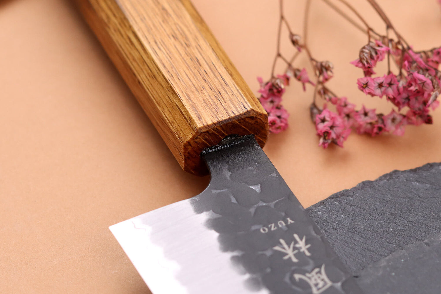 Couteau de chef 18cm japonais artisanal Yuzo Black AS chêne brûlé
