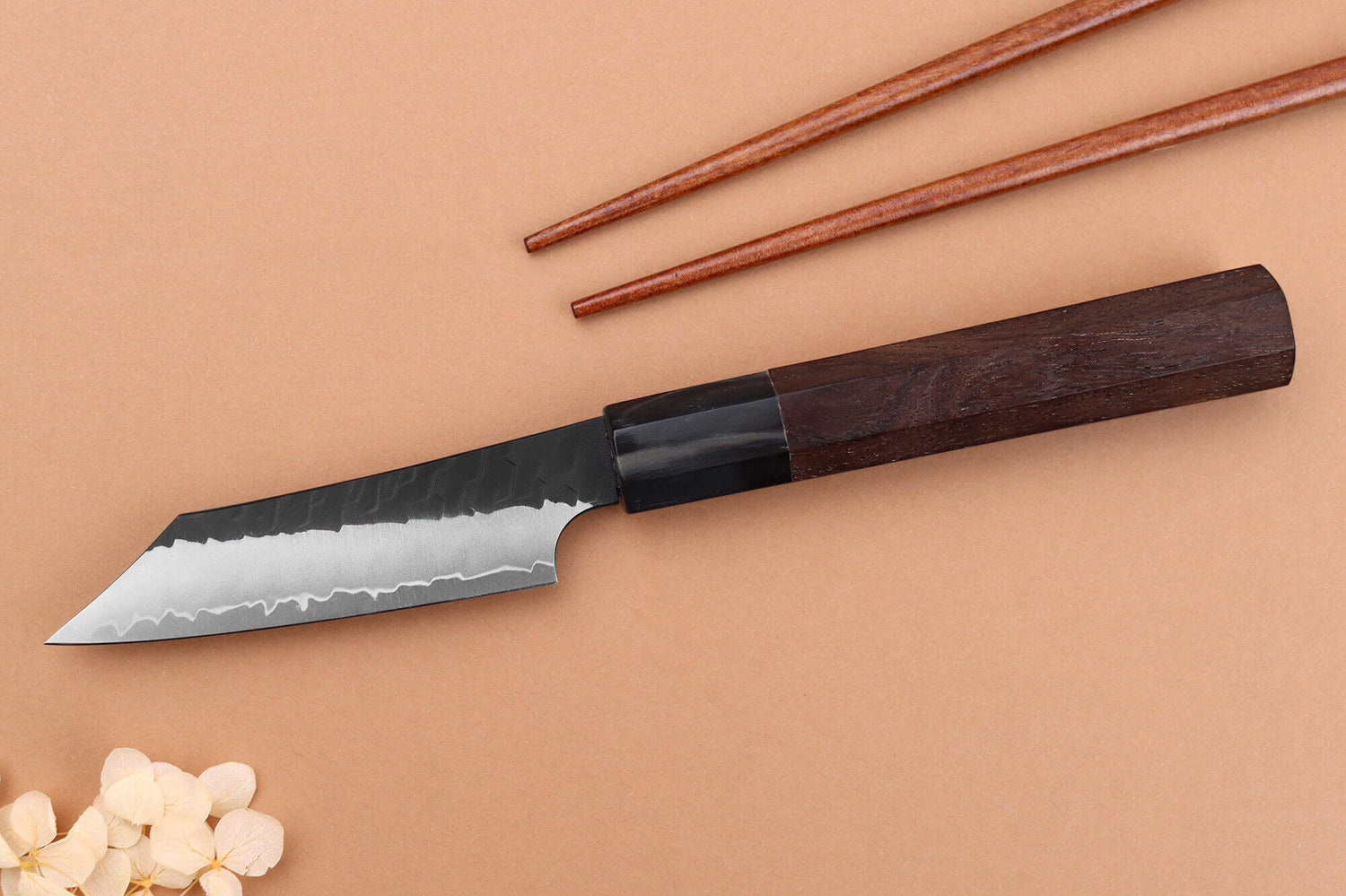 Couteau d'office 9,5cm japonais artisanal Nigara Hamono Black Tsuchime SG2 manche en noyer