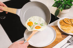 L'Incroyable Poêle antiadhérente en céramique Cookut perle - 16cm - 24cm