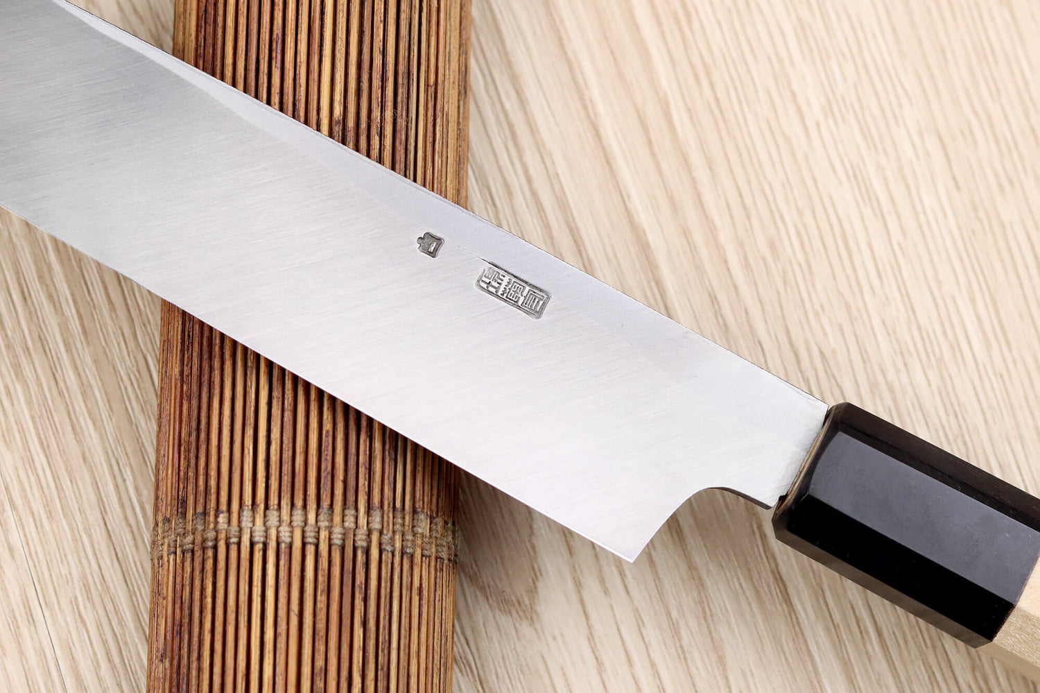 Couteau yanagiba 24cm japonais artisanal Sakai Kikumori Kikuzuki Kuro