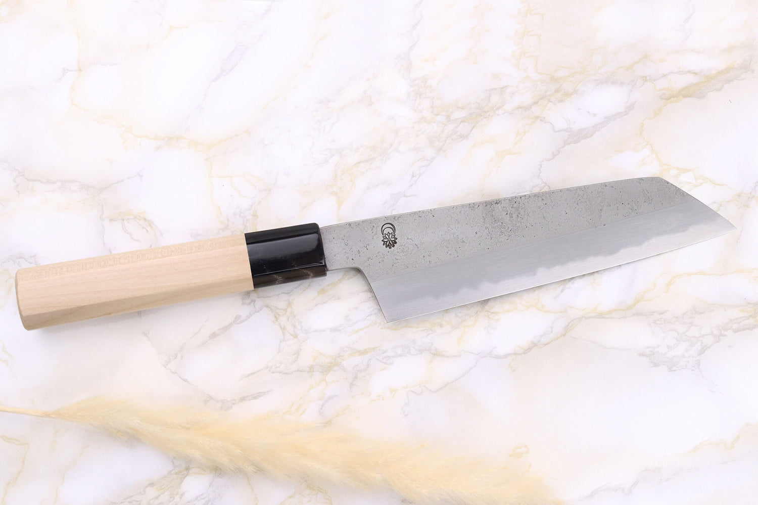 Couteau santoku kiritsuke 18cm japonais artisanal Sakai Kikumori Kikuzuki Rin