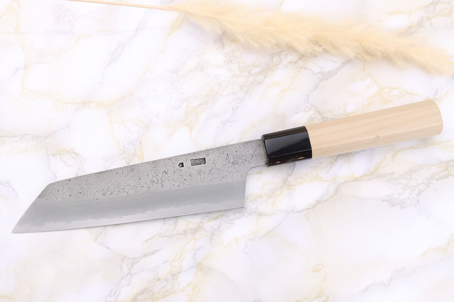 Couteau santoku kiritsuke 18cm japonais artisanal Sakai Kikumori Kikuzuki Rin