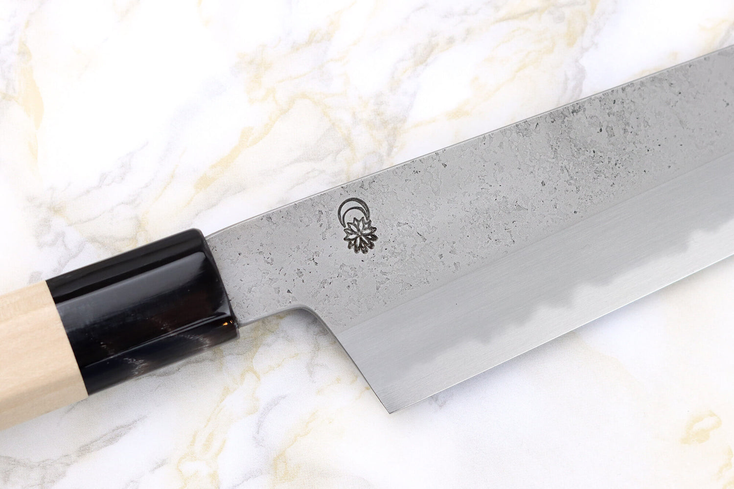 Couteau santoku kiritsuke 18cm japonais artisanal Sakai Kikumori Kikuzuki Rin