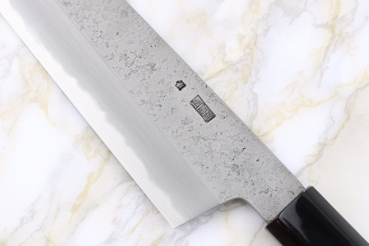 Couteau santoku kiritsuke 18cm japonais artisanal Sakai Kikumori Kikuzuki Rin