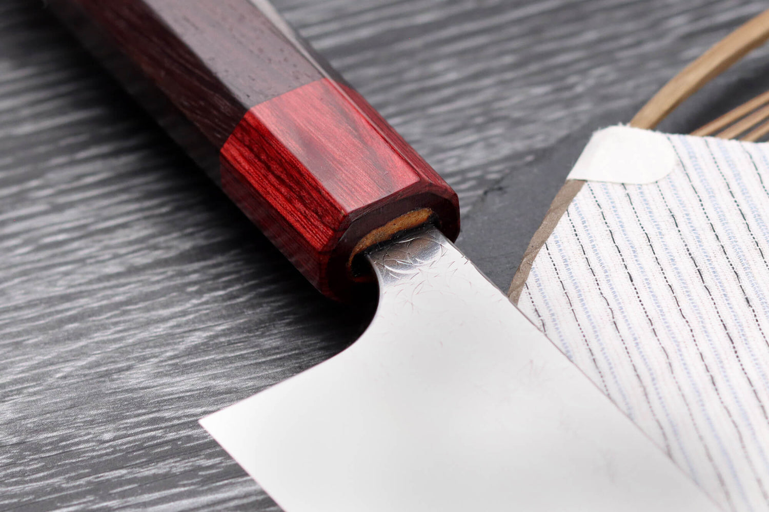 Couteau kiritsuke japonais artisanal Yoshimi Kato Minamo SG2 Tsuchime 21cm