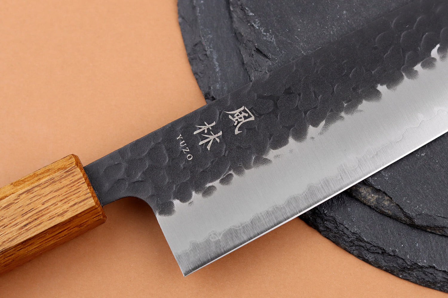 Couteau kiritsuke 21cm japonais artisanal Yuzo Black AS chêne brûlé