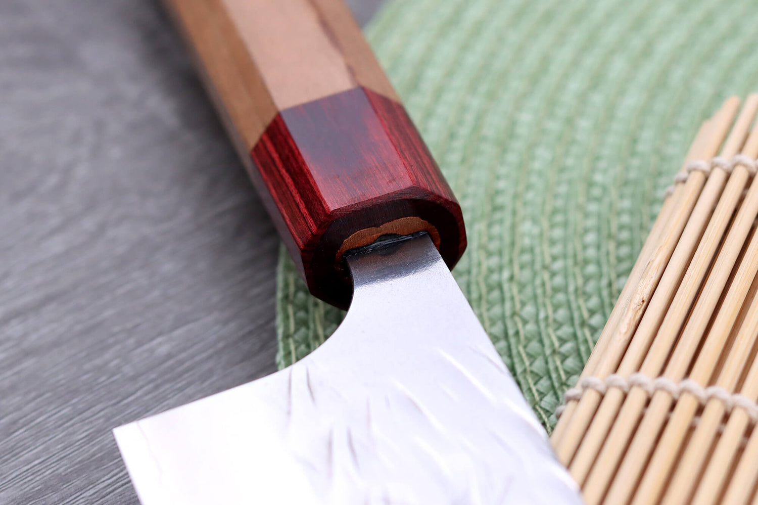 Couteau de chef japonais artisanal Yu Kurosaki Sasame acier cobalt 24cm