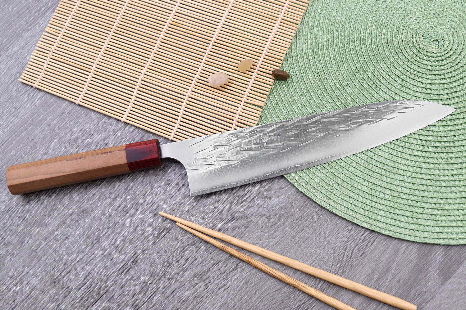 Couteau de chef japonais artisanal Yu Kurosaki Sasame acier cobalt 24cm