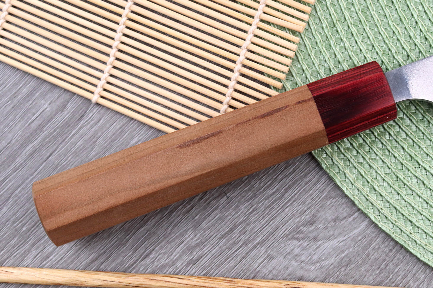 Couteau de chef japonais artisanal Yu Kurosaki Sasame acier cobalt 24cm