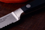 Couteau universel denté Zwilling Professional "S" 13cm forgé en acier inoxydable