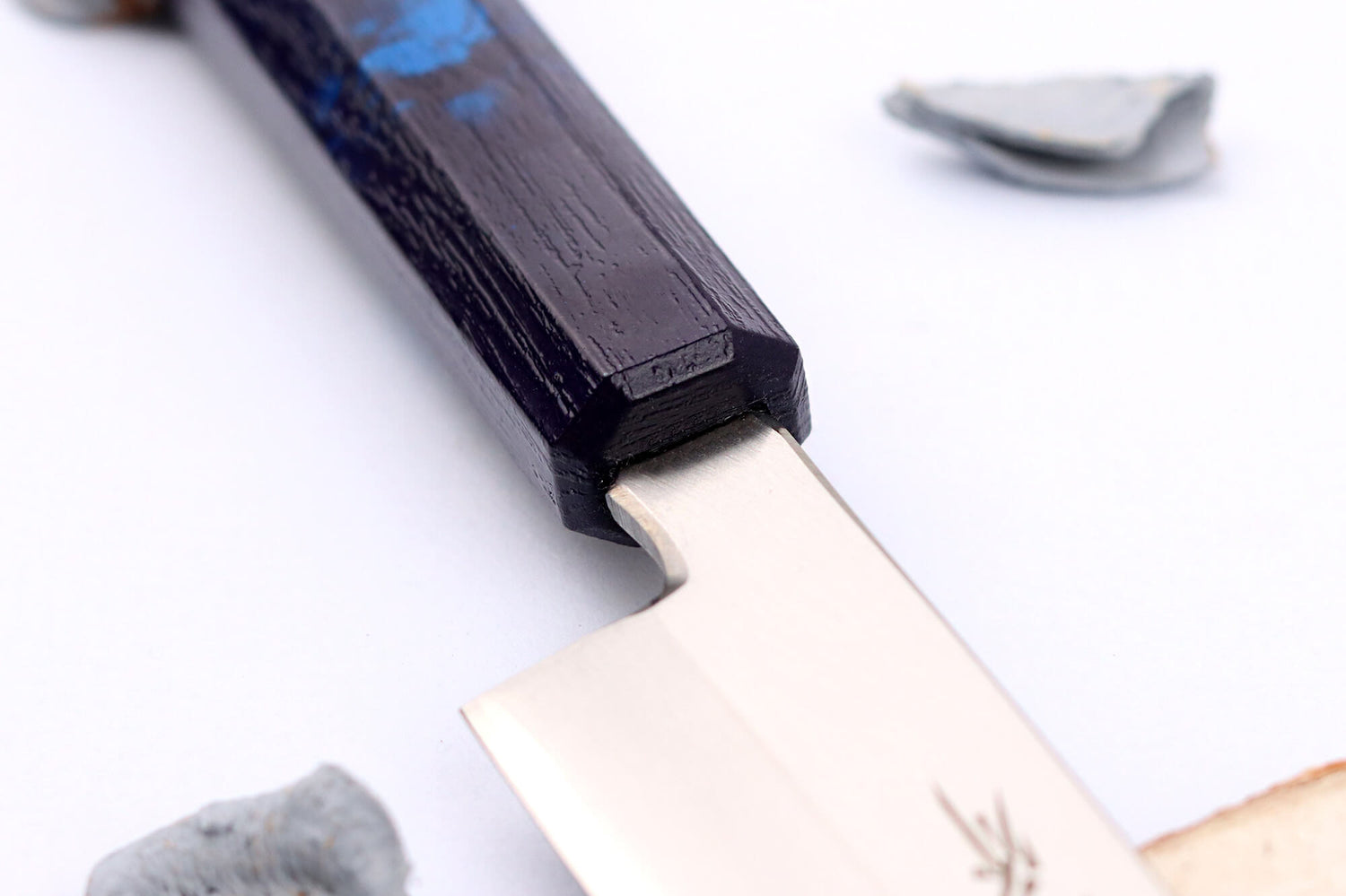 Couteau yanagiba japonais 21cm Sakai Takayuki Nanairo manche en résine laqué bleu
