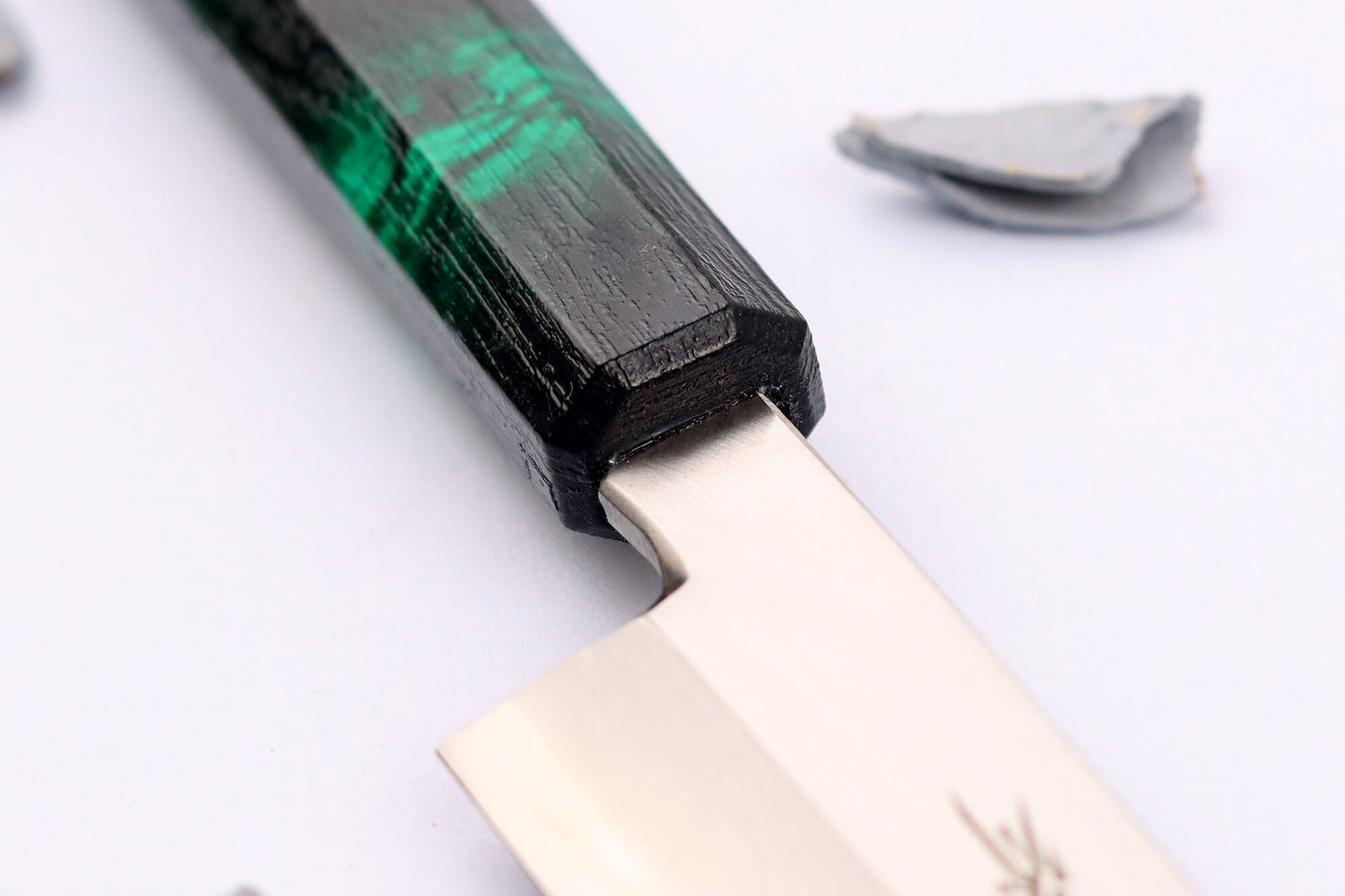 Couteau yanagiba japonais 21cm Sakai Takayuki Nanairo manche en résine laqué vert